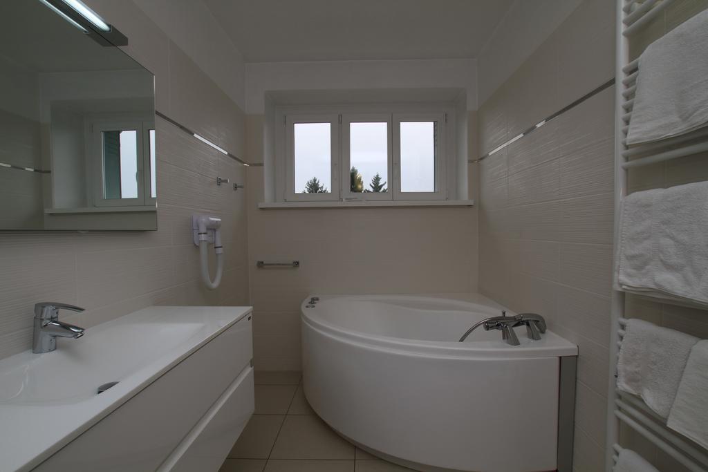 Logis Hotel Restaurant Spa Beau Site 룩세일레벵즈 외부 사진